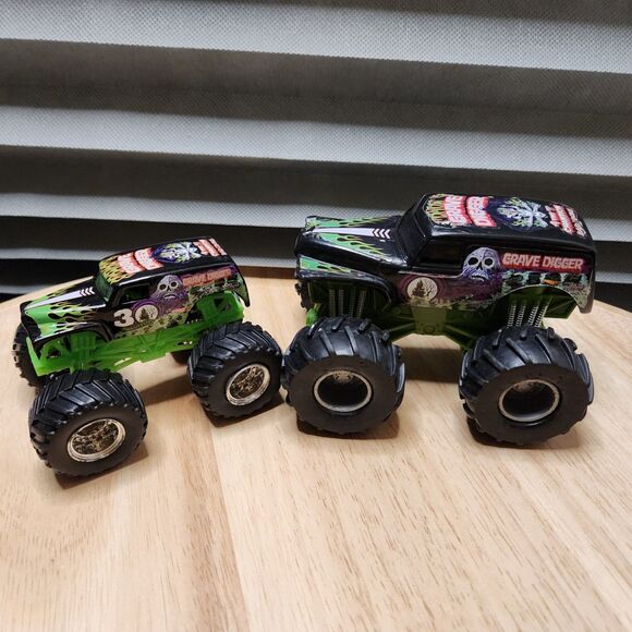 Kids Toy Car Lot – Grave Digger, Rev N Go – Pretend Play Vehicles - Picture 9 of 12
